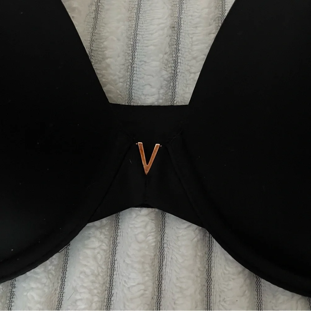 VS Black No Show Bra